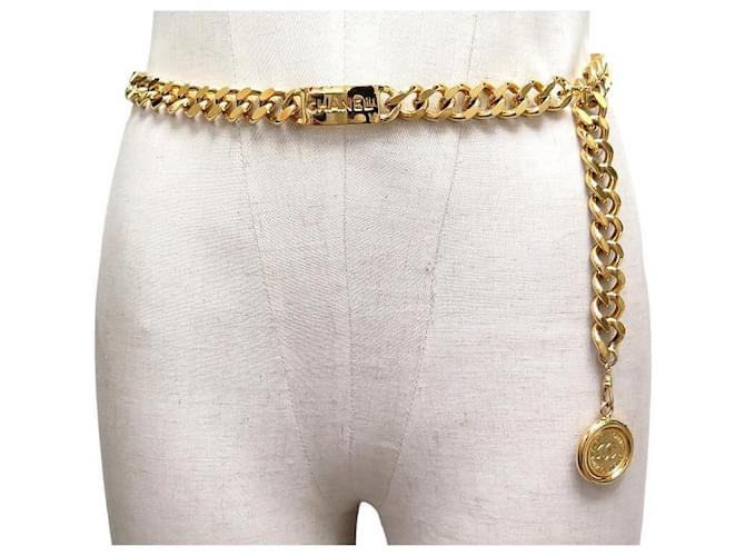 Medaillon VINTAGE CHANEL BELT 1994 CC T LOGO MEDALLION CHAIN