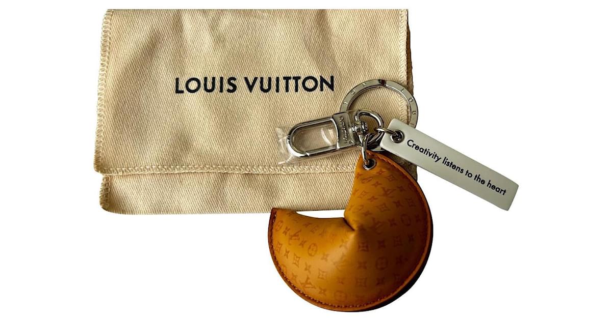 Louis Vuitton Fortune Cookie / Fortune Cookie Pendant Brown Cognac Leather  ref.852909 - Joli Closet