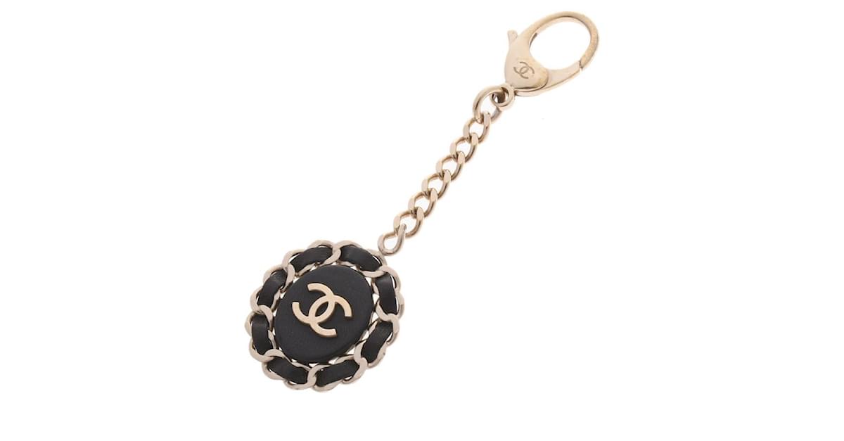 *Chanel Key Holder CC Keyring Black Gold Bag Charm Round Chain Gold  hardware Leather ref.869186