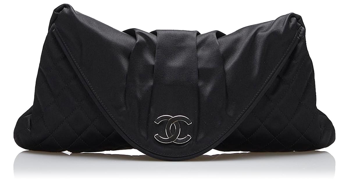 Chanel Black Half Moon Clutch Bag Cloth Satin ref.872444 - Joli Closet