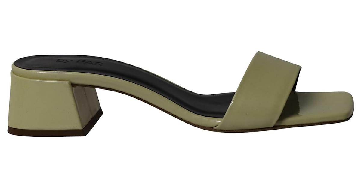 By Far Courtney Sandals in Cream Patent Leather White ref.872565