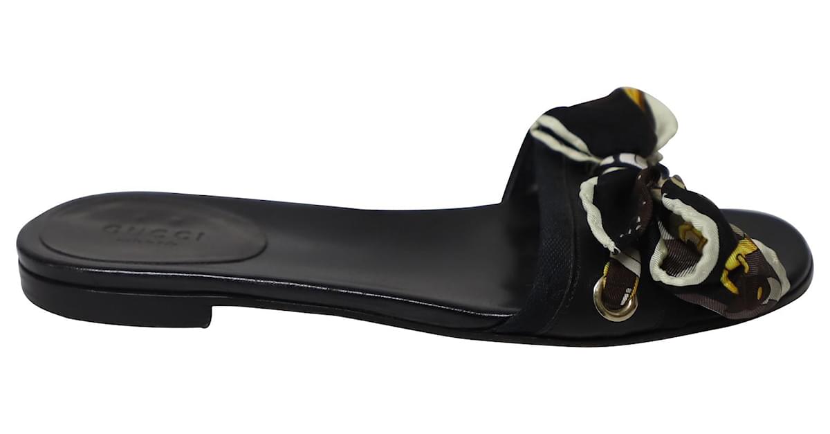 Ballet Flats Gucci Gucci Kika Web-stripe Thong Sandal in Black Leather