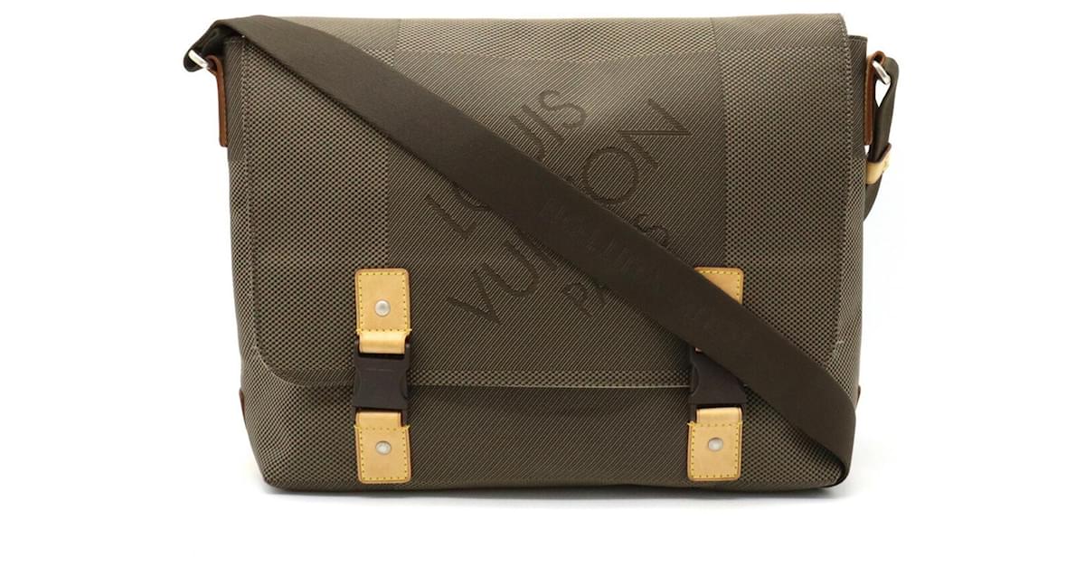 Men Bag > Louis Vuitton Pochette Bosphore Messenger Bag in 2023