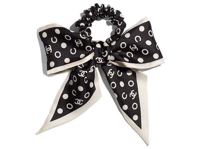 Chanel Hair accessories Beige Silk ref.894733 - Joli Closet display picture 3