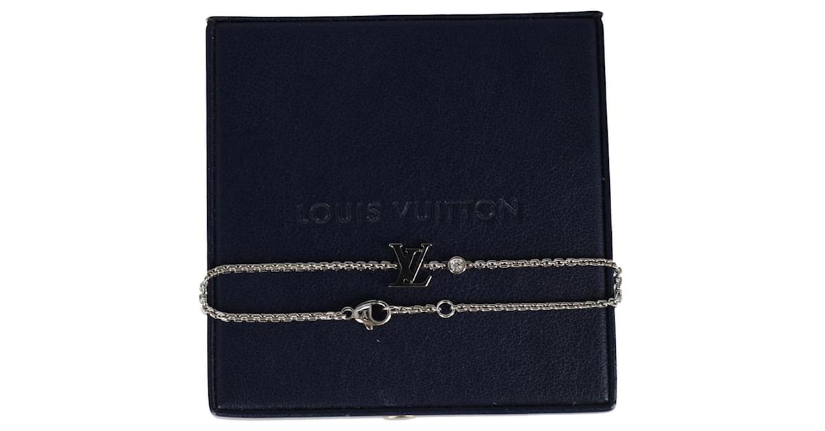 Louis Vuitton 18k White Gold and Diamond Idylle Blossom LV Pendant
