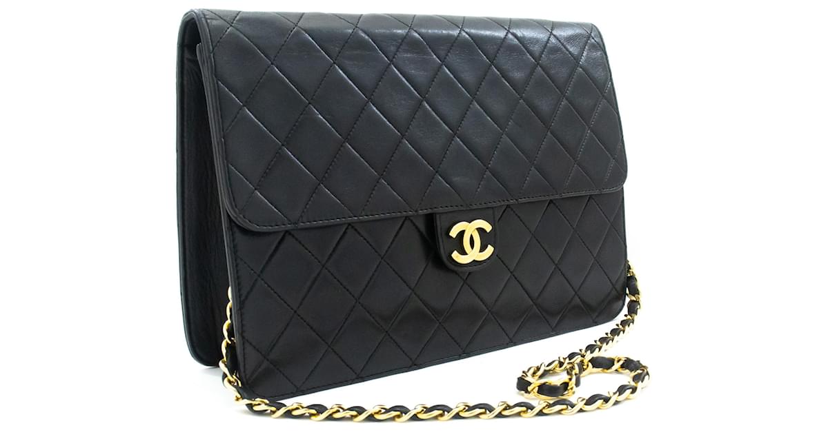 CHANEL Chain Shoulder Bag Clutch Black Quilted Flap Lambskin Purse Leather  ref.905605 - Joli Closet