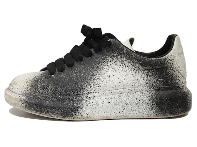 Alexander Mcqueen Sneakers Black White Leather ref.910908