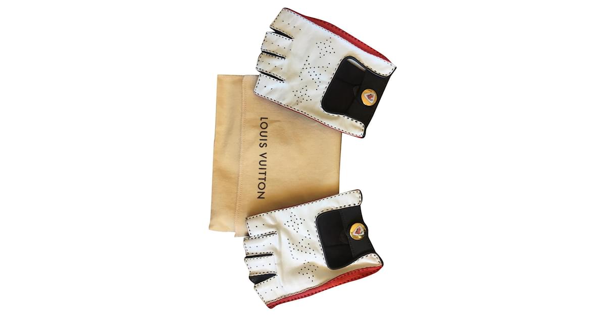 Second hand Louis Vuitton Gloves - Joli Closet
