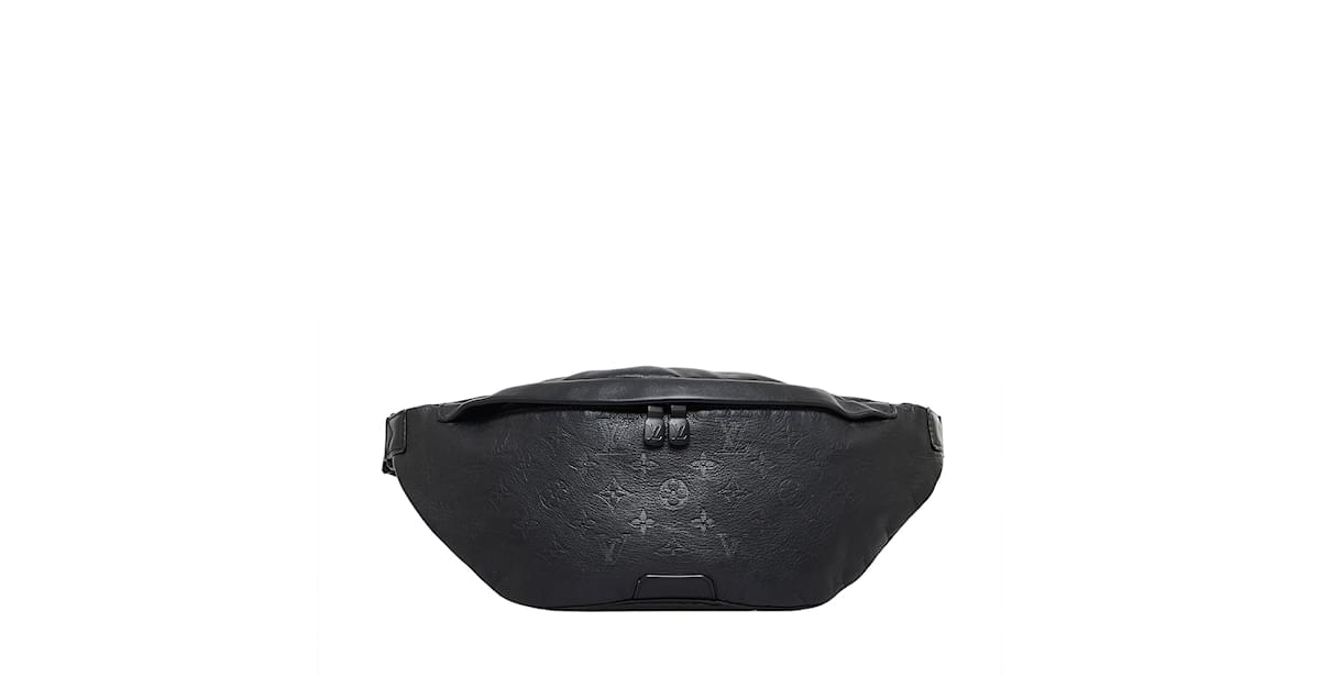 Louis Vuitton Black Monogram Shadow Discovery Bumbag Leather Pony-style  calfskin ref.922159 - Joli Closet