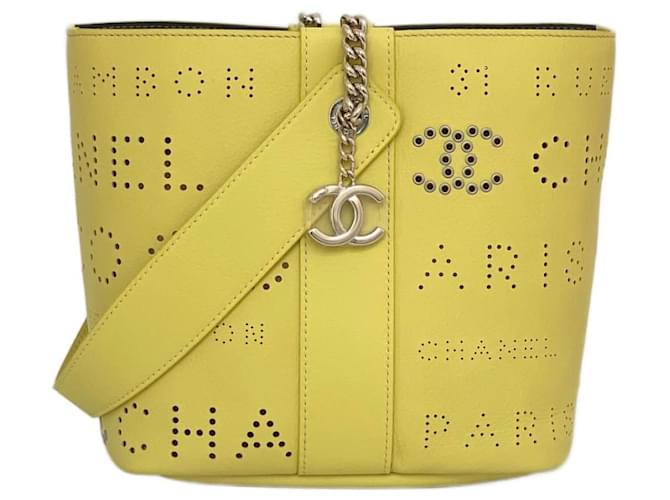 chanel バッグ Chanel bucket bag Light green Leather ref.929443 - Joli Closet