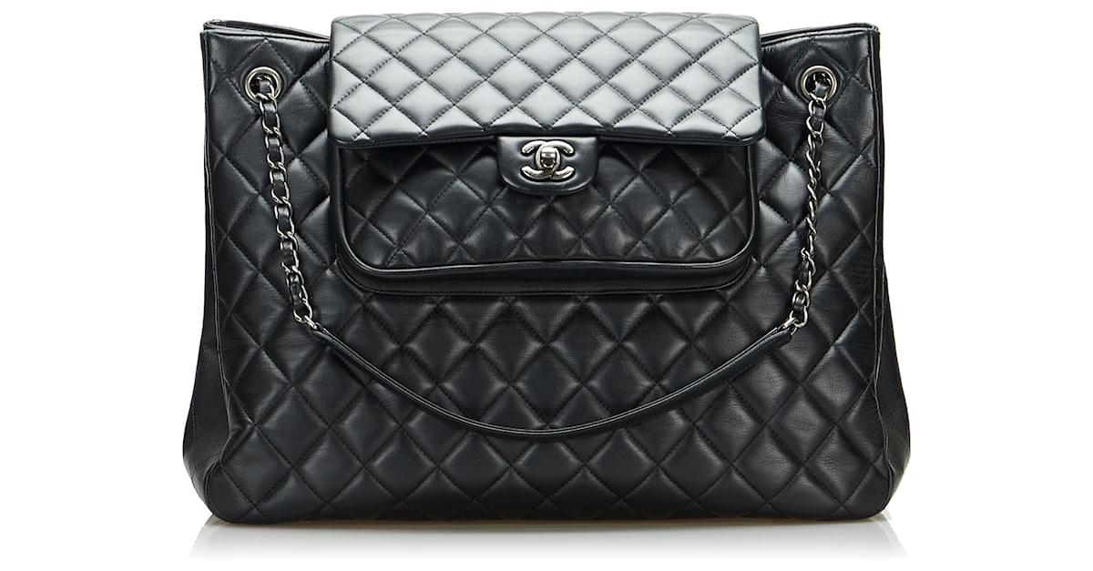 Chanel Black Paris-Edinburgh Flap Shoulder Bag Leather ref.930059 - Joli  Closet