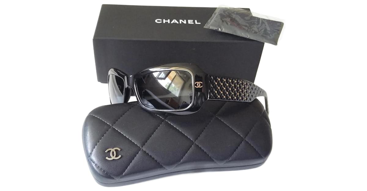 Sunglasses Chanel Year 2000 - Golden CC Logo - Golden Studded Padded Temples
