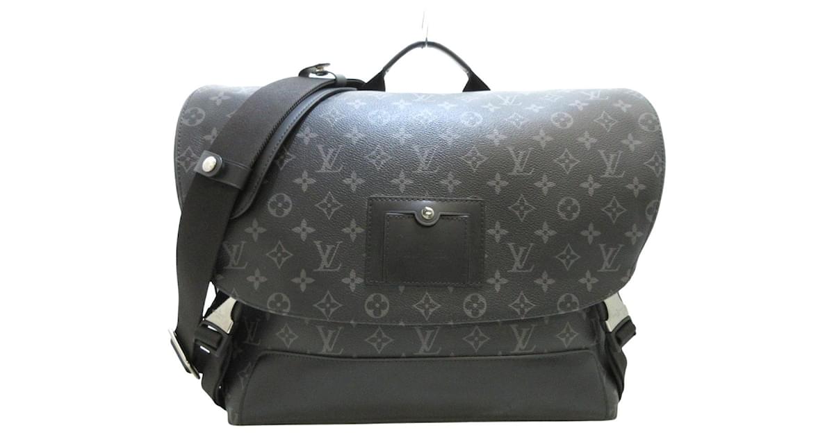 LOUIS VUITTON Messenger Voyager MM M40510 Shoulder Bag Monogram Eclipse Mens