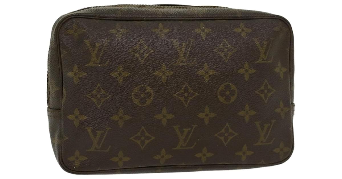 Louis Vuitton Monogram Trousse Toilette 23 Clutch Bag M47524 LV Auth Z050  Cloth ref.937106 - Joli Closet