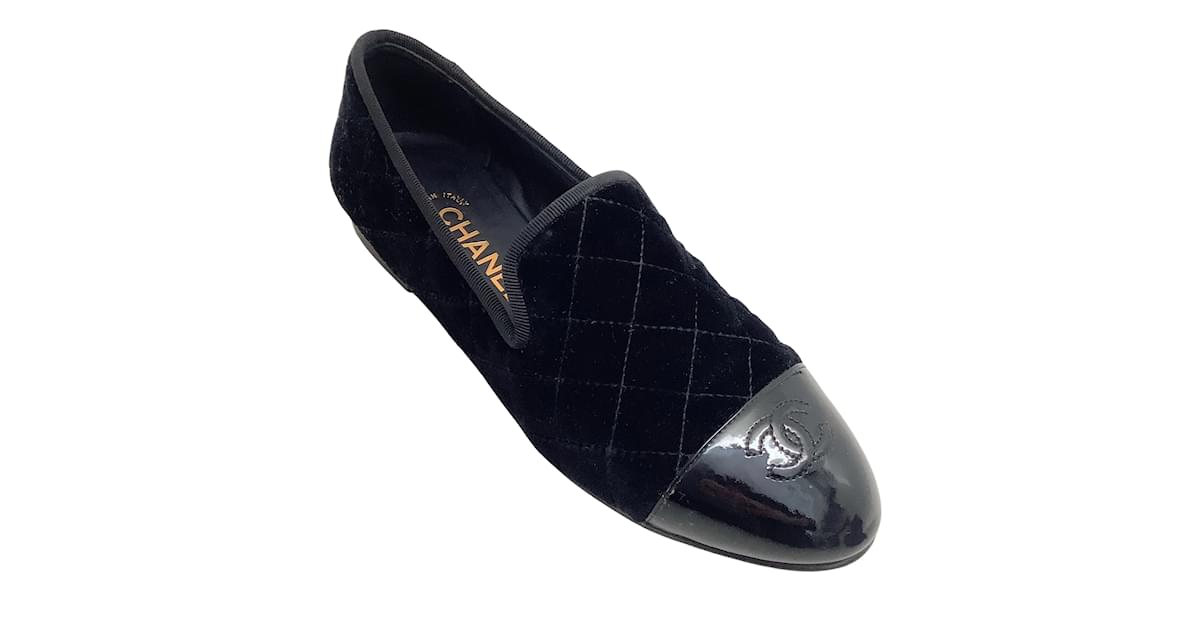 Chanel Black Quilted Loafers with Patent Leather Cap Toe Velvet ref