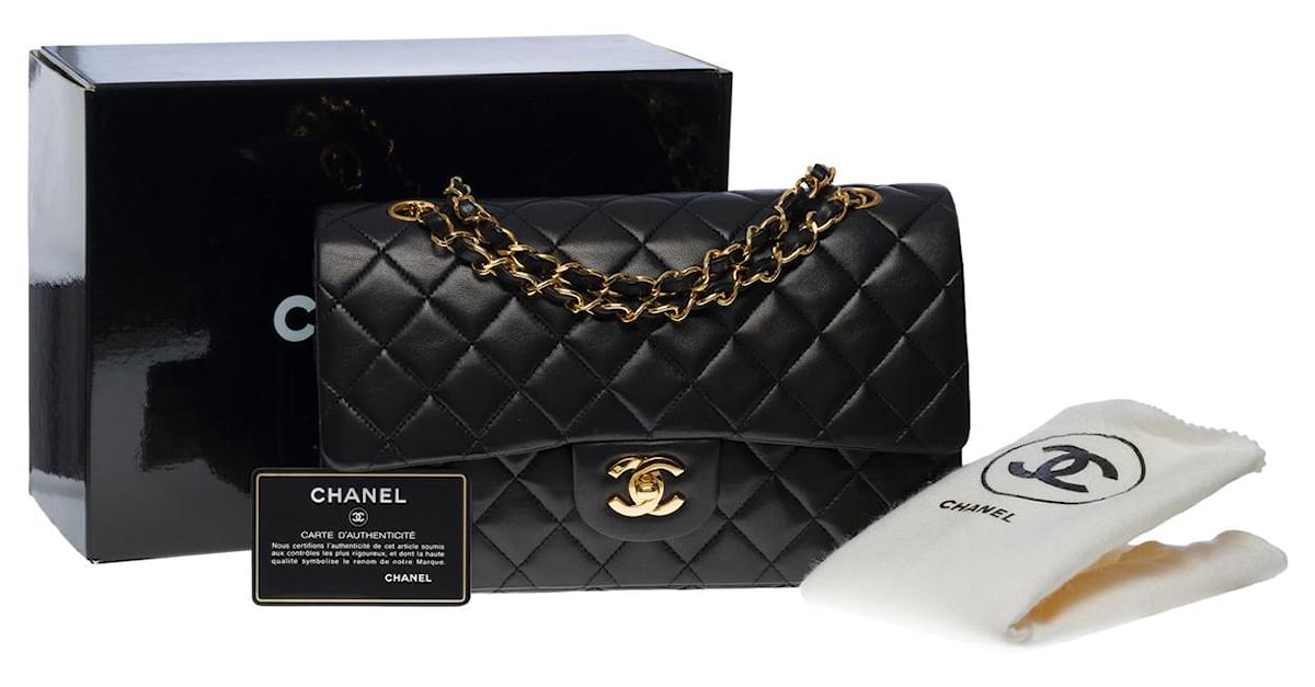 Chanel zeitlose mittelgroße Umhängetasche aus schwarzem Leder - 101026  Lammfell ref.943116 - Joli Closet
