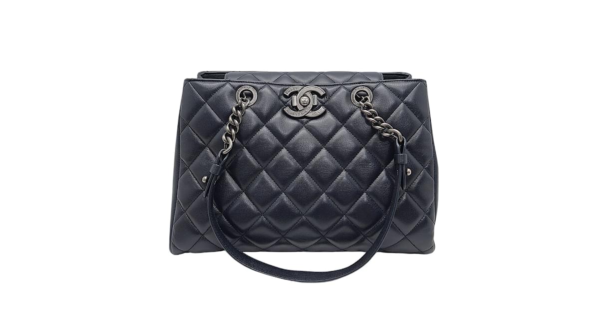Chanel CC Quilted Leather Chain Tote Bag Black Pony-style calfskin  ref.943473 - Joli Closet