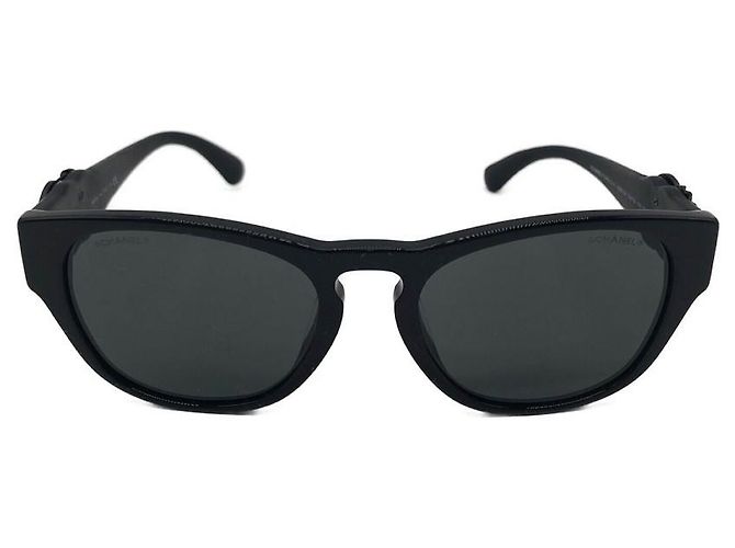 CHANEL Black Sunglasses Plastic ref.945723 - Joli Closet display picture 3