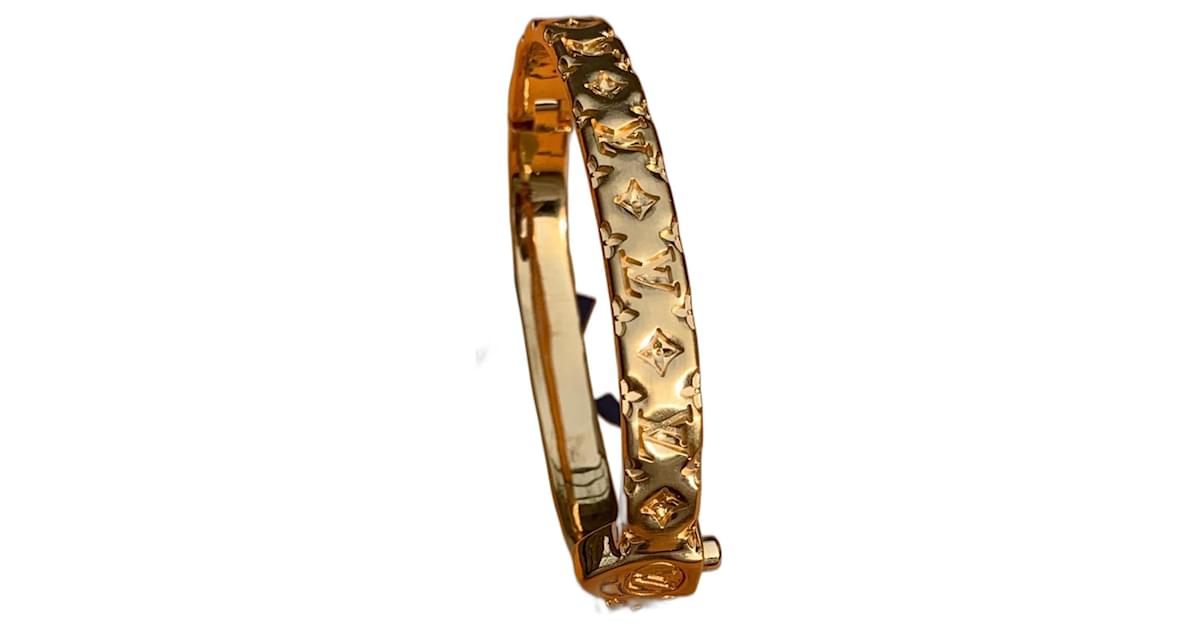 Louis Vuitton Pilow nanogram Gold hardware Metal ref.950635 - Joli Closet