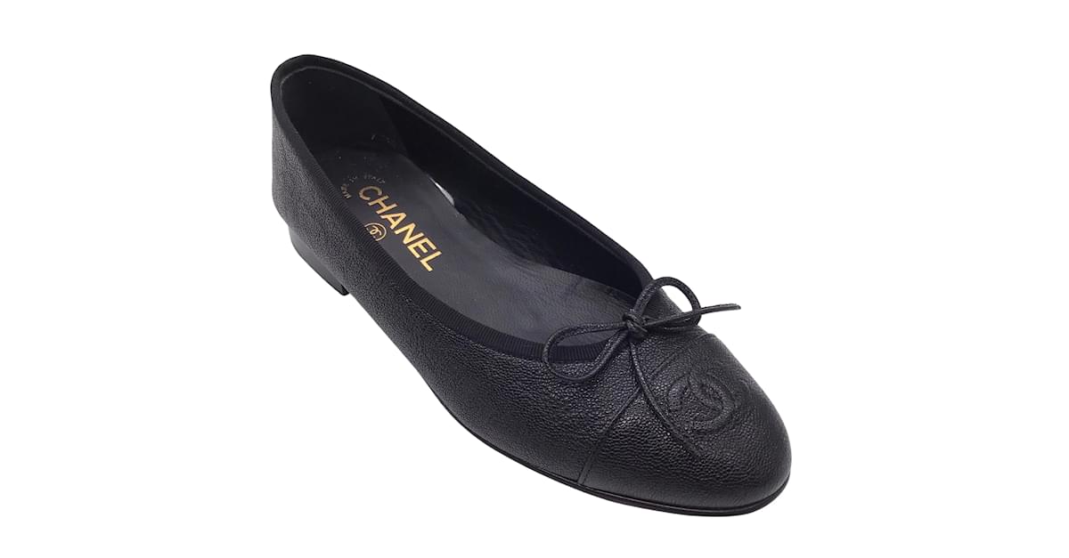 Chanel Black Bow Detail CC Logo Cap Toe Grained Leather Ballerina Ballet  Flats ref.962479 - Joli Closet
