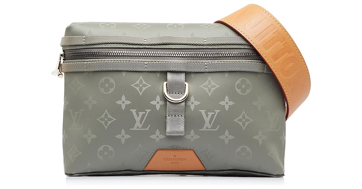 Messenger monogram pm titanium leather satchel Louis Vuitton Grey in  Leather - 27774469