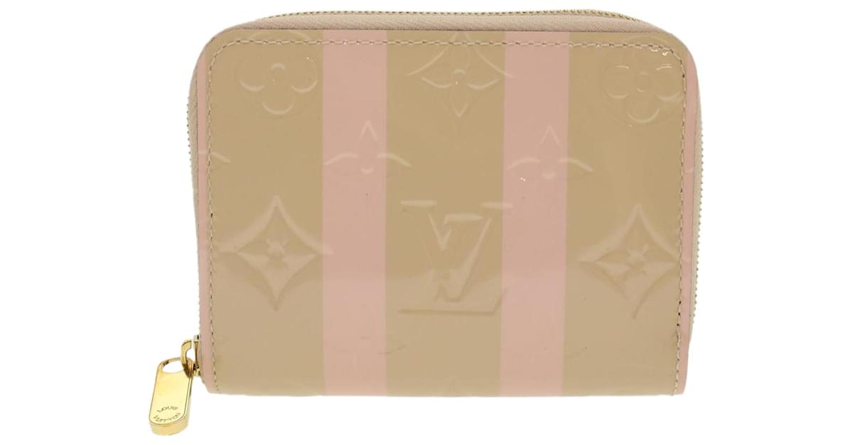 Louis Vuitton Porte monnaie Zippy Beige Patent leather ref.970978 - Joli  Closet
