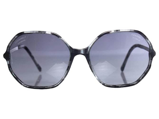Chanel, Hexagon sunglasses Grey ref.JC1003756 (Sold) - Joli Closet