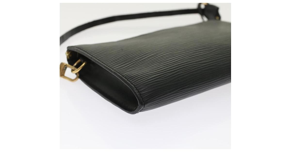 Louis-Vuitton-Epi-Pochette-Accessoires-Hand-Bag-Noir-M52982 – dct