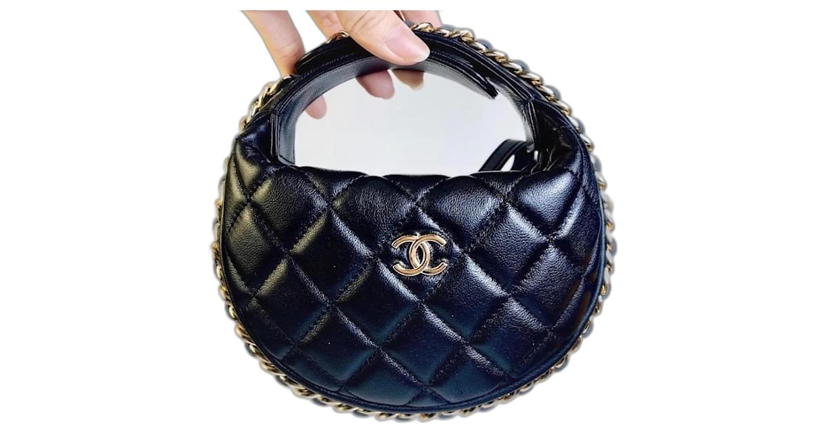 Chanel micro Hoop Loop bag Black Leather ref.979970 - Joli Closet