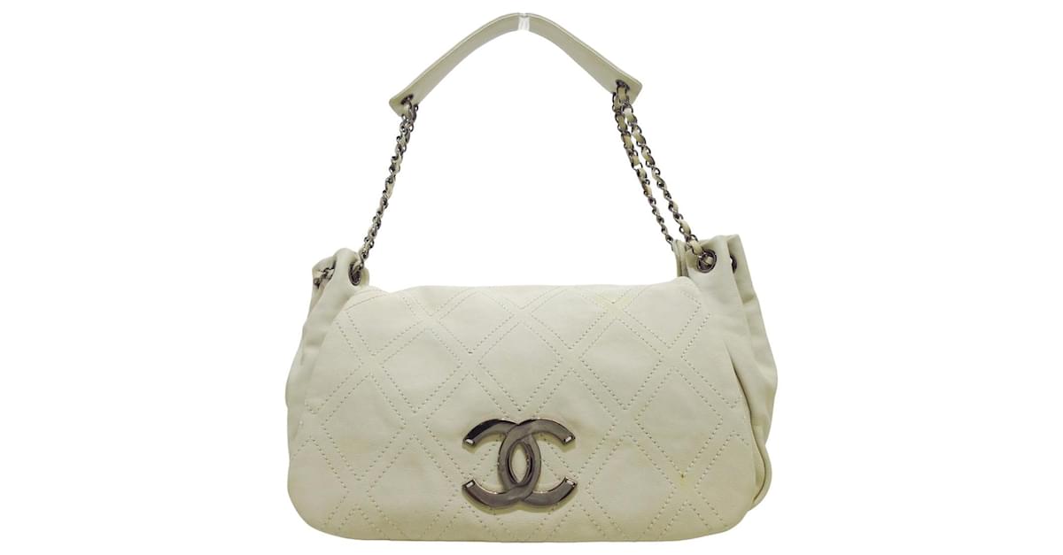 Chanel Diamond stich Cream Leather ref.991982 - Joli Closet