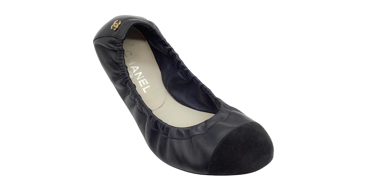 Chanel Black Leather Elasticized Ballet Flats with Suede Cap Toe
