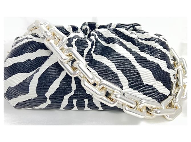 ☆セール☆BOTTEGA VENETA☆THE Chain Pouch ゼブラ バッグ BOTTEGA VENETA Nappa Zebra Print The Pouch Chain White Black