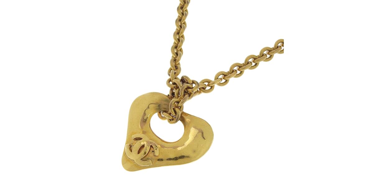 Chanel CC Heart Pendant Necklace Golden Metal ref.1016482 - Joli