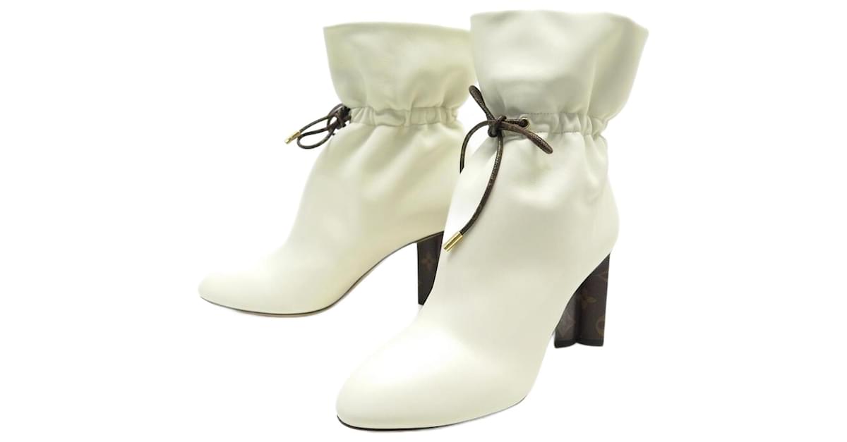 Silhouette ankle boots Louis Vuitton White size 38 EU in Plastic - 20903080