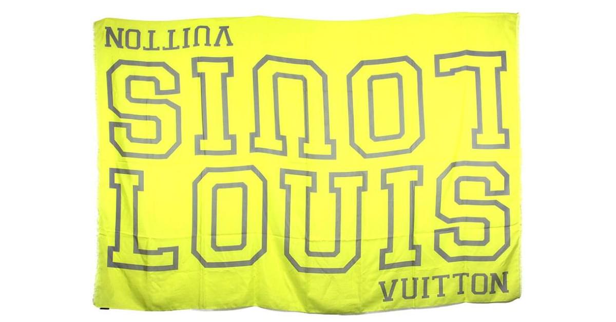 Louis Vuitton Scarves Yellow Silk ref.1026043 - Joli Closet