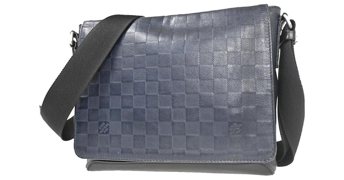 Louis Vuitton District Navy blue Leather ref.761739 - Joli Closet