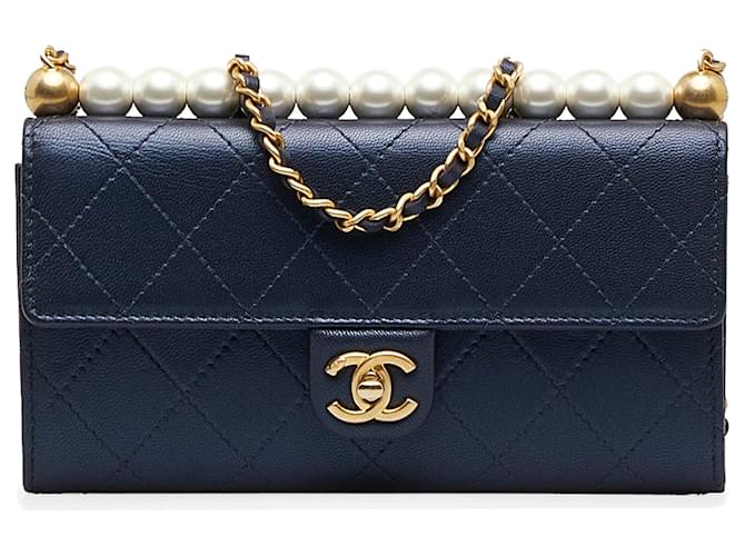 Chanel Blue Goatskin Chic Pearls Clutch With Chain Navy blue