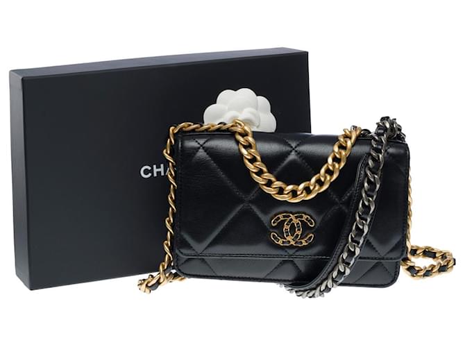 CHANEL Wallet On Chain Chanel bag 19 in black leather 101423 ref