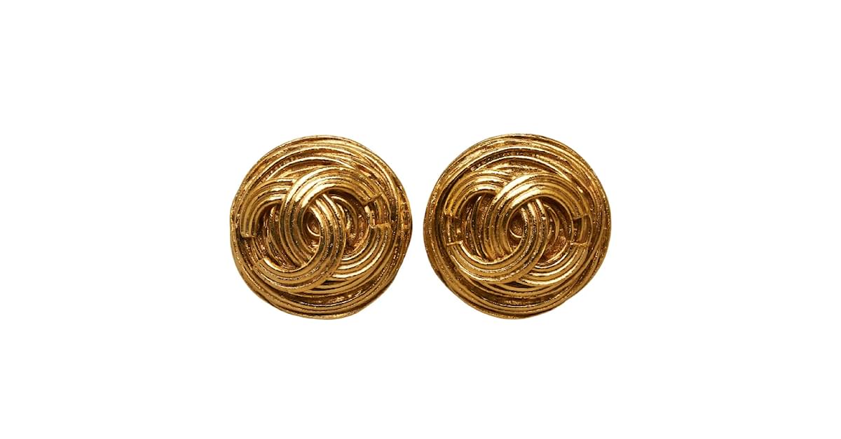 Chanel CC Clip On Earrings Golden Metal ref.1061193 - Joli Closet