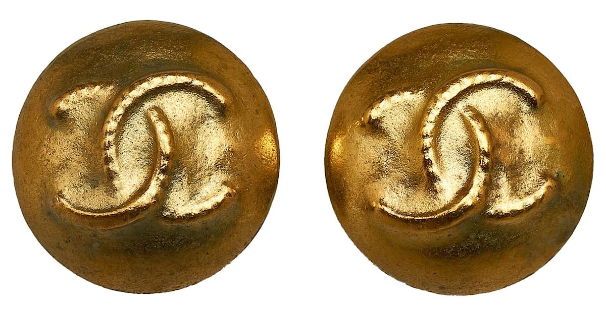 Chanel CC Clip On Earrings Golden Metal ref.1061193 - Joli Closet