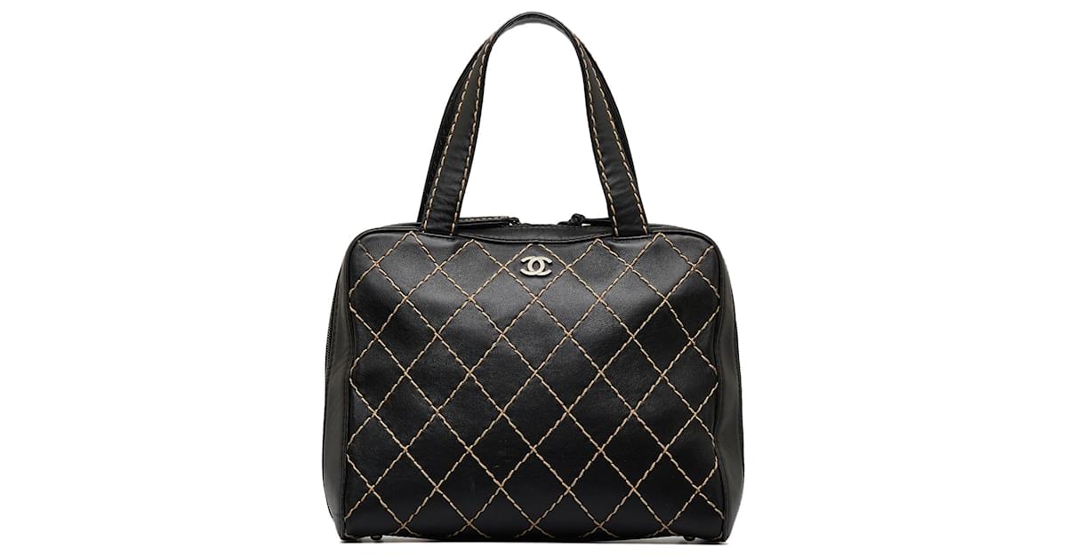 Chanel Black CC Wild Stitch Handbag Leather ref.1073426 - Joli Closet