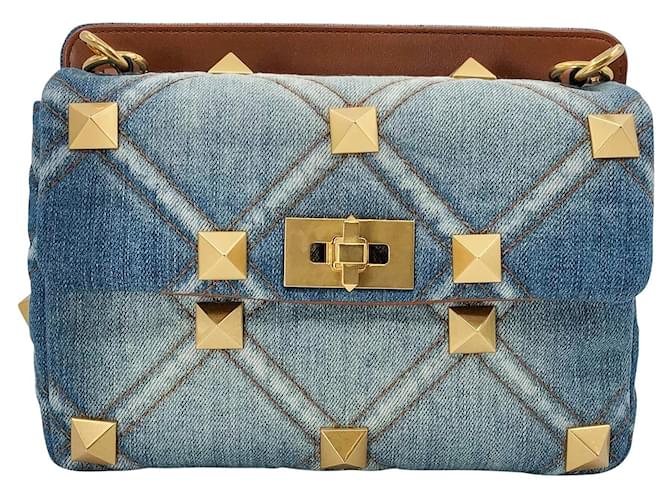 Valentino Roman Stud MM-Tasche aus abgenutztem Denim mit GHW Blau