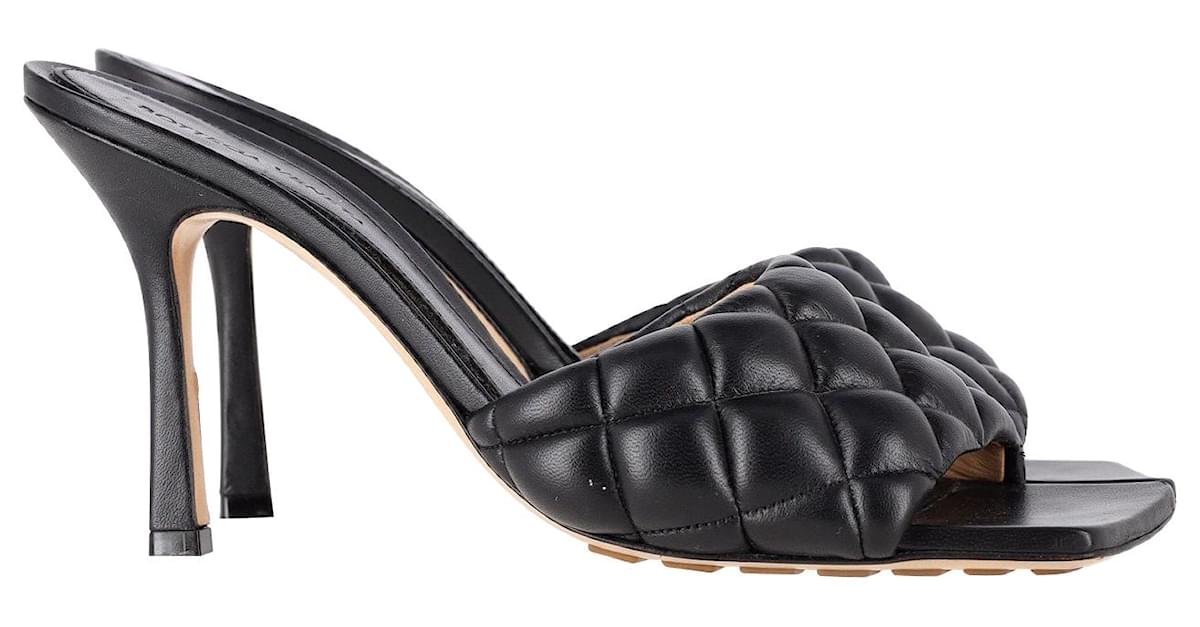 Bottega Veneta Padded flat sandals for Women - Black in UAE | Level Shoes