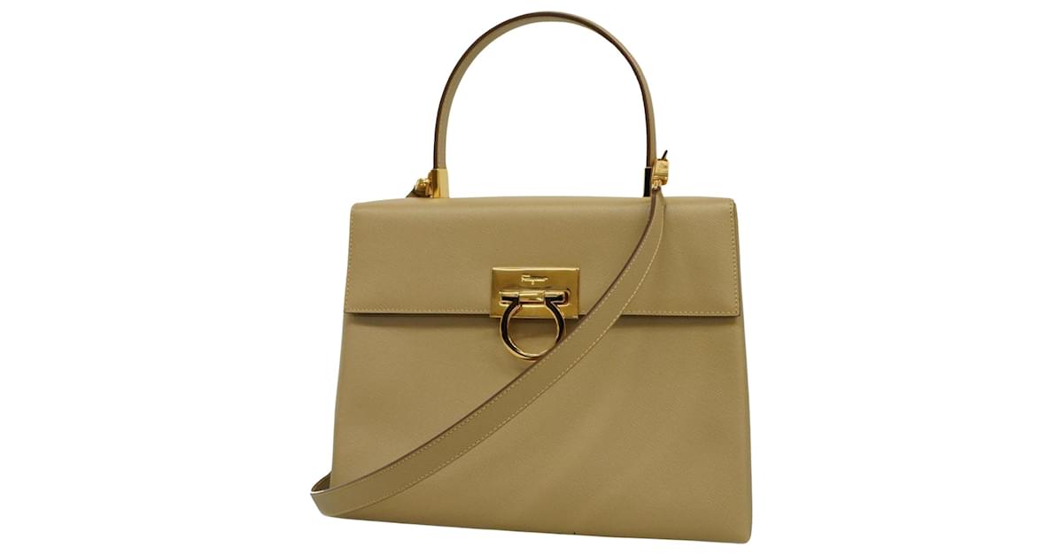 Salvatore ferragamo shop kelly bag