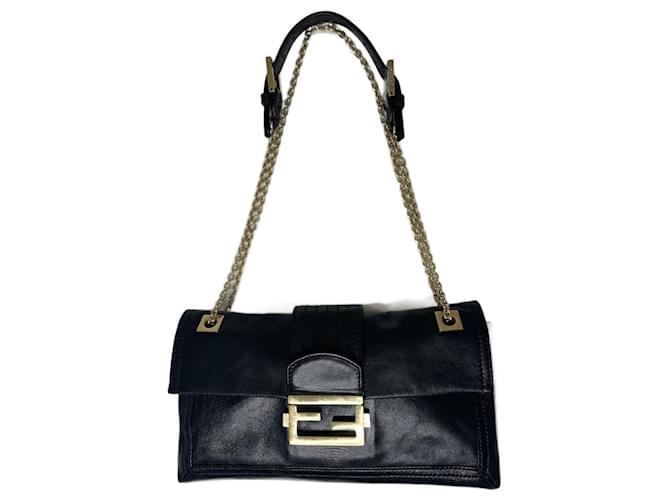 ショルダーバッグ・ポシェット FENDI 'Baguette Chain Large' shoulder bag Black  8BR828AS7A フェンディ(FENDI)フェンディ バゲット チェーン ラージ