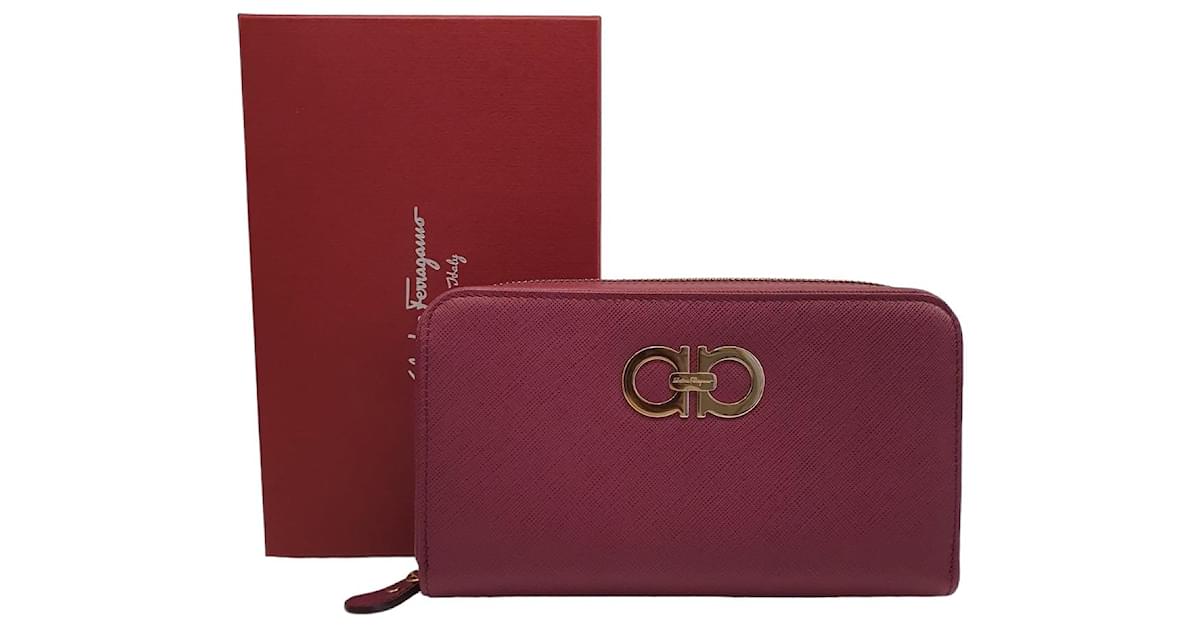 Ferragamo zip around outlet wallet