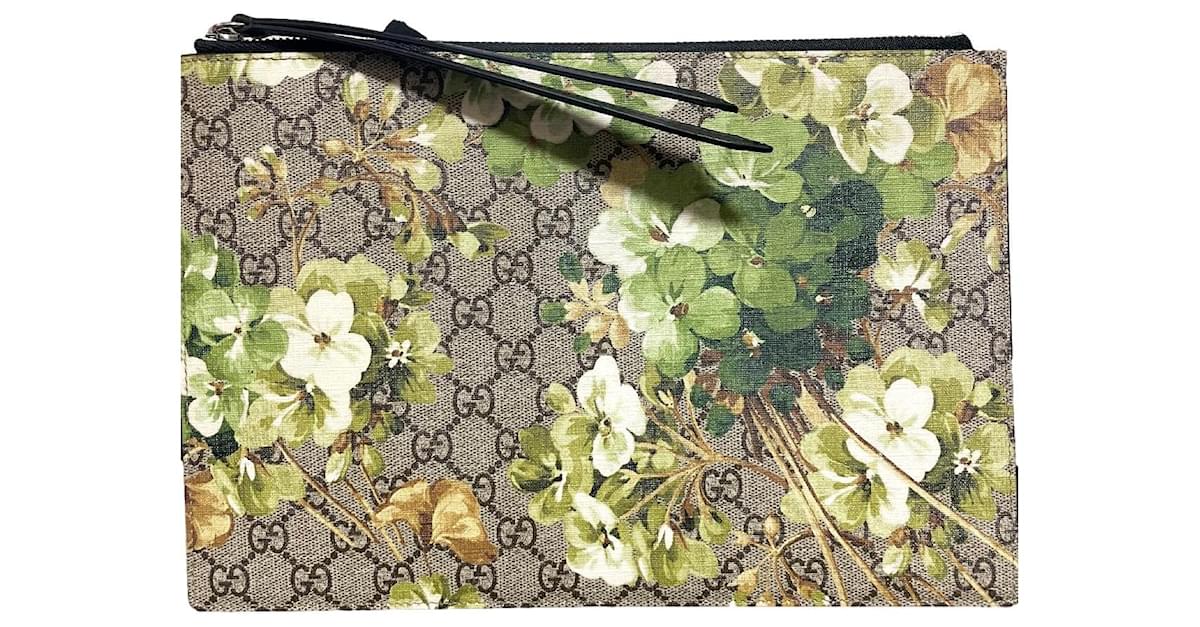 Gucci hot sale flora clutch