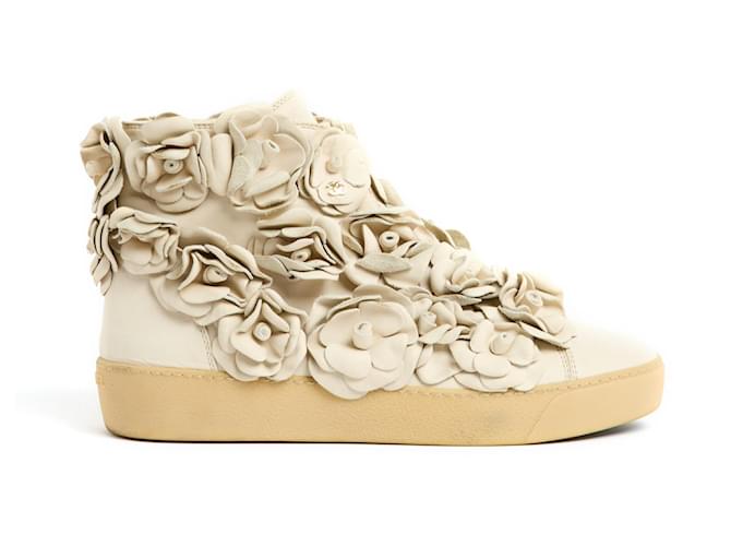 Chanel BEIGE LEATHER CAMELIA FR39 ref.1196744 - Joli Closet