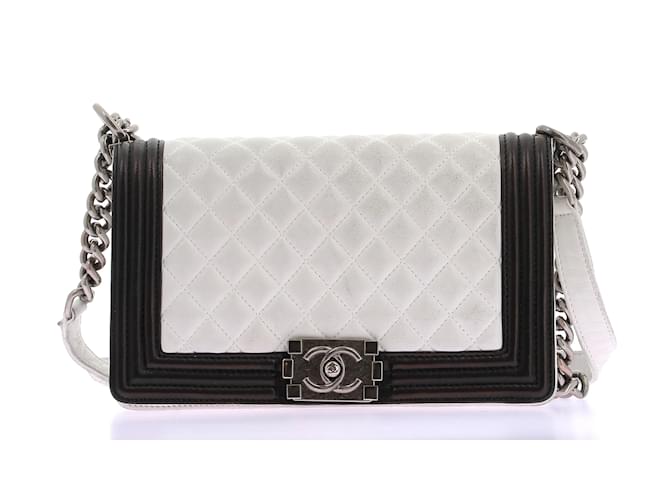 最終セール❗️CHANEL バングル ホワイト/ブラック Chanel Black And White Limited Flap Bag ○ Labellov ○ Buy