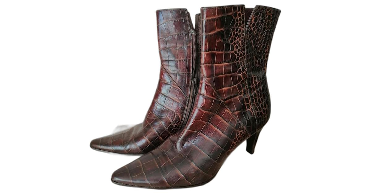 BOTTINES FEMME BALENCIAGA CUIR MARRON FACON CROCO POINTURE 38 ref.1305126 Joli Closet